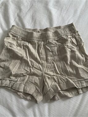 Old Navy Beige Linen-Blend Athletic Women’s Shorts